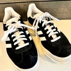 Adidas Gazelle Bold W (HQ6912) size 6. These were worn twice by my daughter.